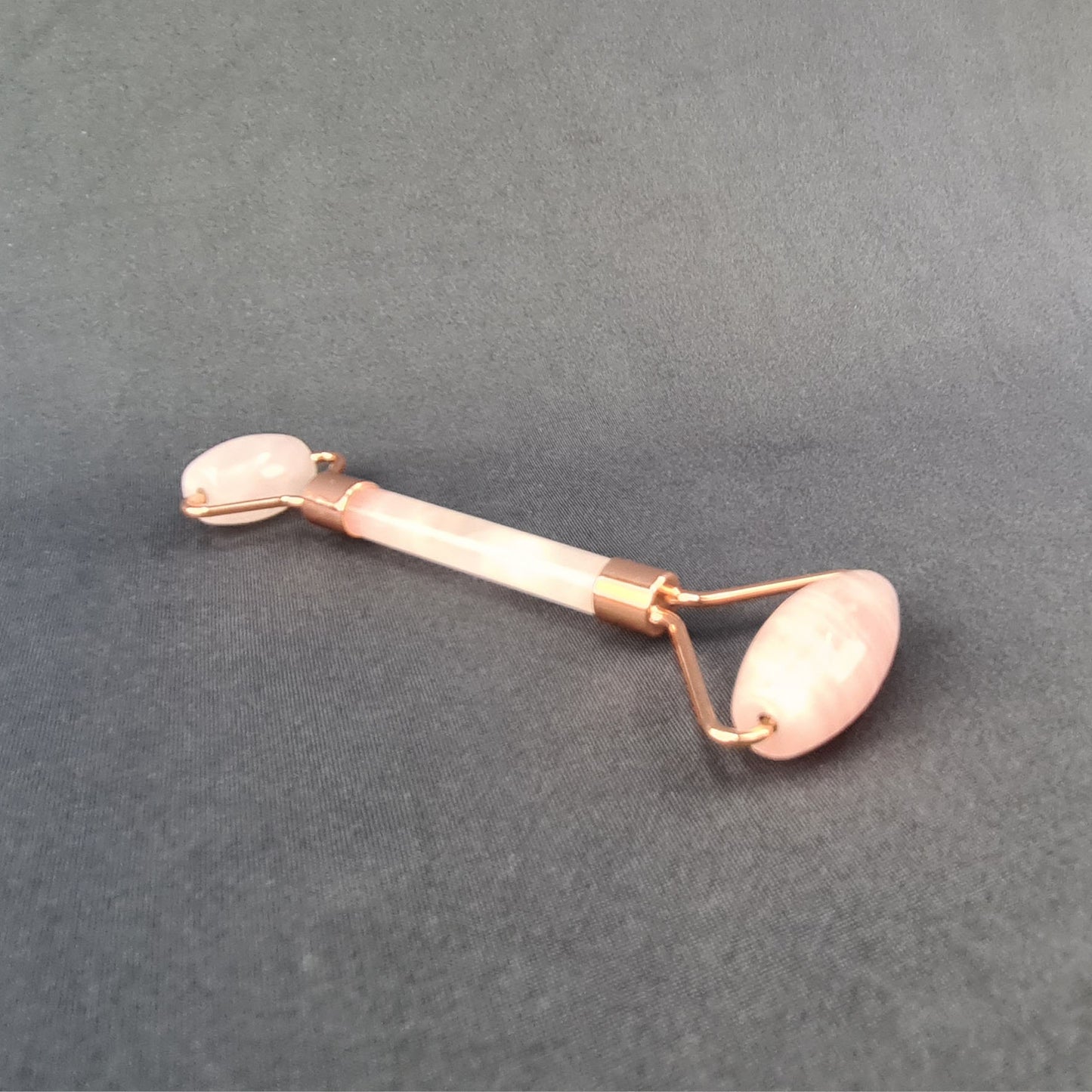 Handmade pink quartz massager / Masajeador artesanal cuarzo rosa