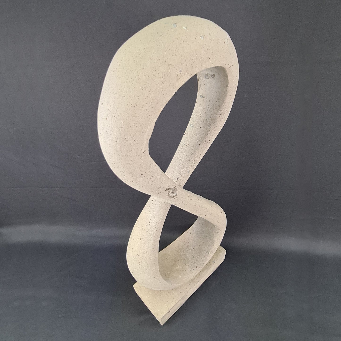 Infinity Quarry sculpture / Escultura de Infinito en cantera