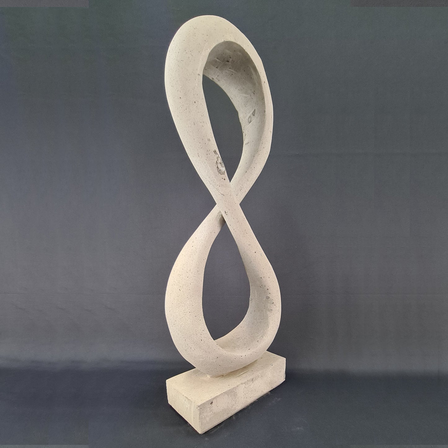 Infinity Quarry sculpture / Escultura de Infinito en cantera