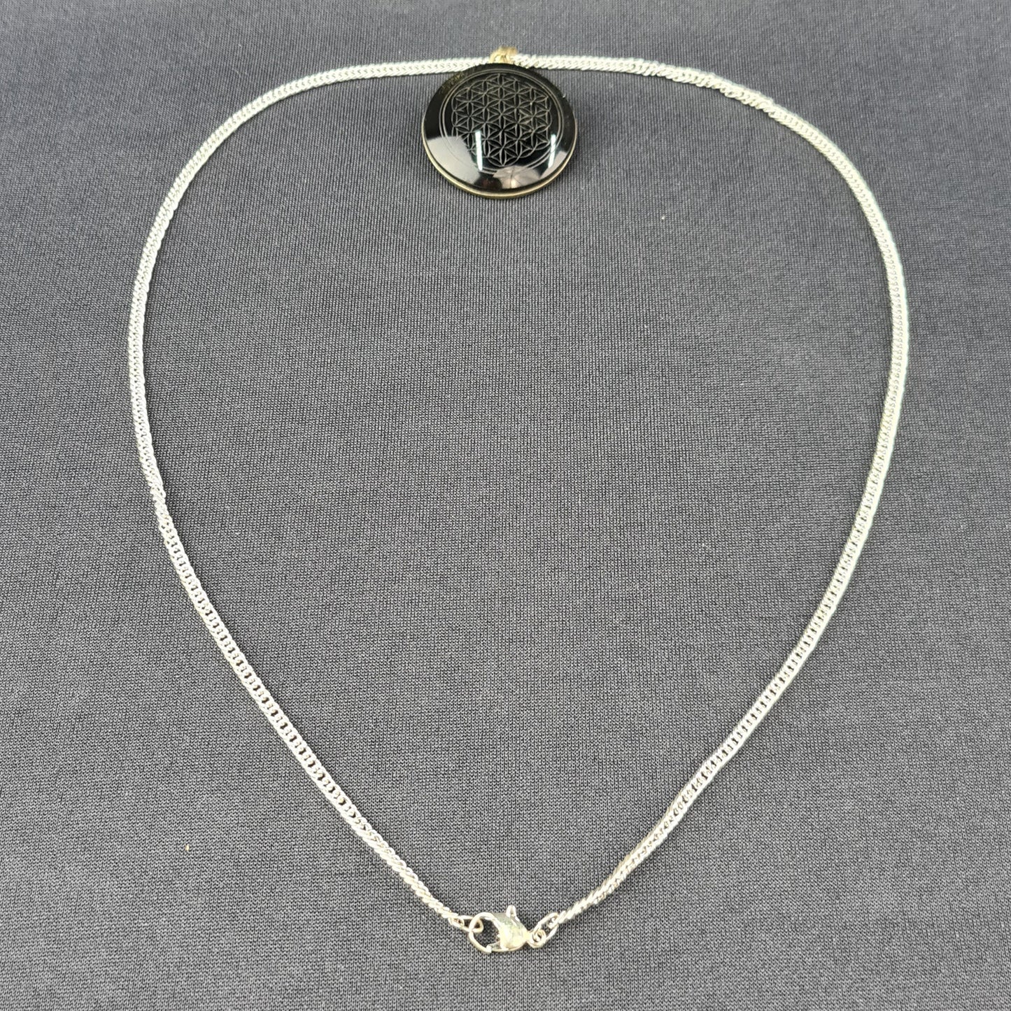 Life Flower handmade obsidian necklace / Collar artesanal de obsidiana Flor de la Vida