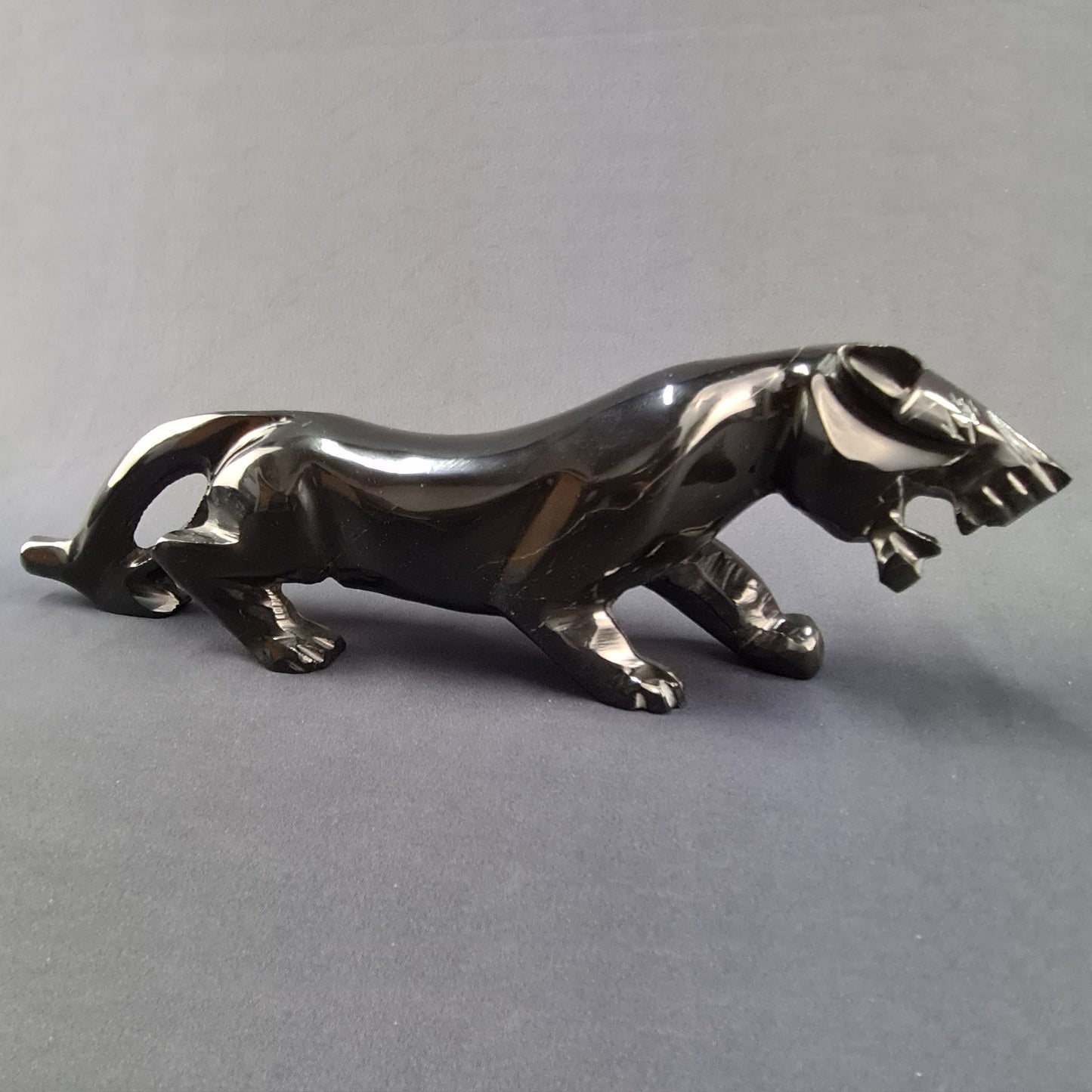 Obsidian handmade Black Panther / Pantera negra artesanal de obsidiana