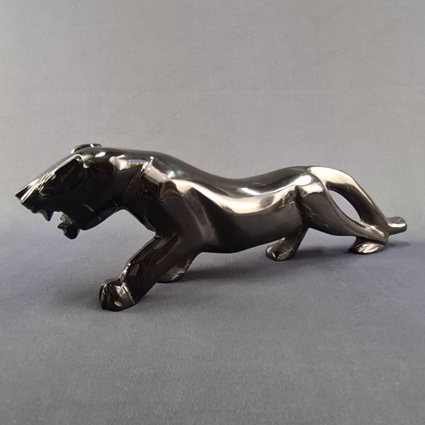 Obsidian handmade Black Panther / Pantera negra artesanal de obsidiana