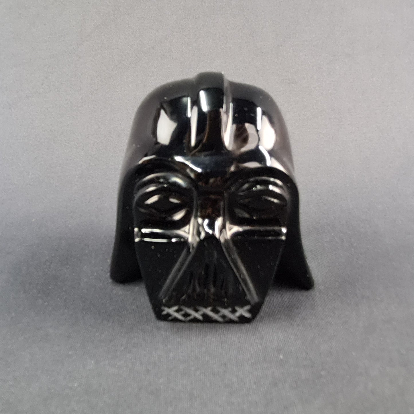 Obsidian handmade Darth Vader helmet / Casco Darth Vader artesanal de obsidiana