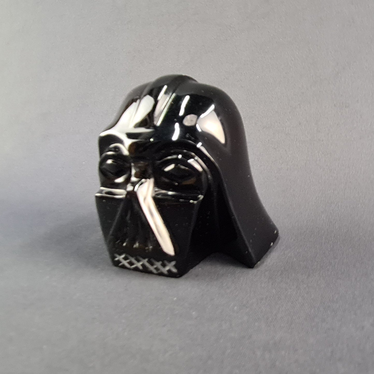 Obsidian handmade Darth Vader helmet / Casco Darth Vader artesanal de obsidiana