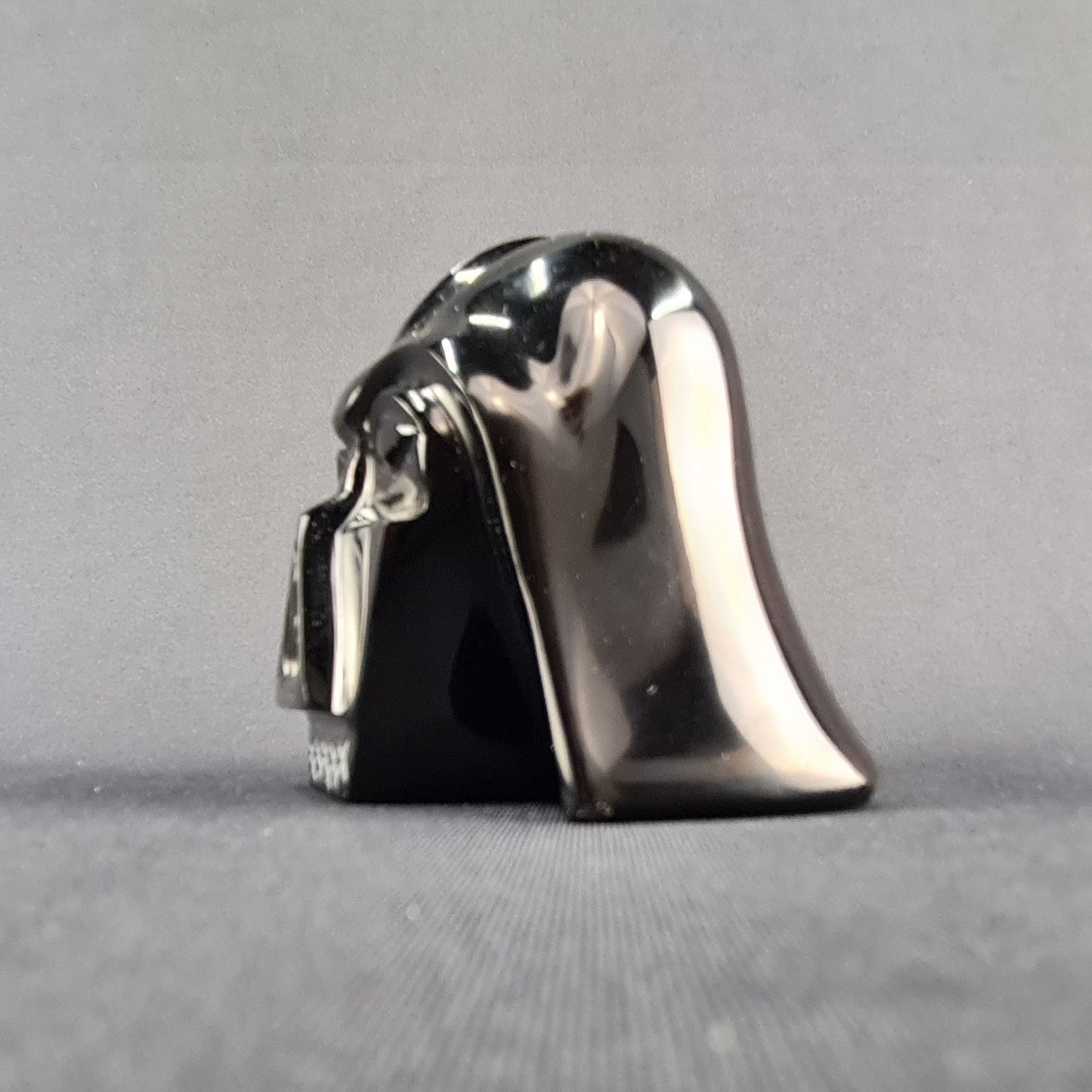 Obsidian handmade Darth Vader helmet / Casco Darth Vader artesanal de obsidiana