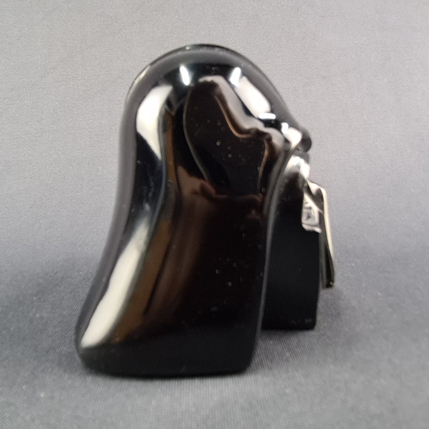 Obsidian handmade Darth Vader helmet / Casco Darth Vader artesanal de obsidiana
