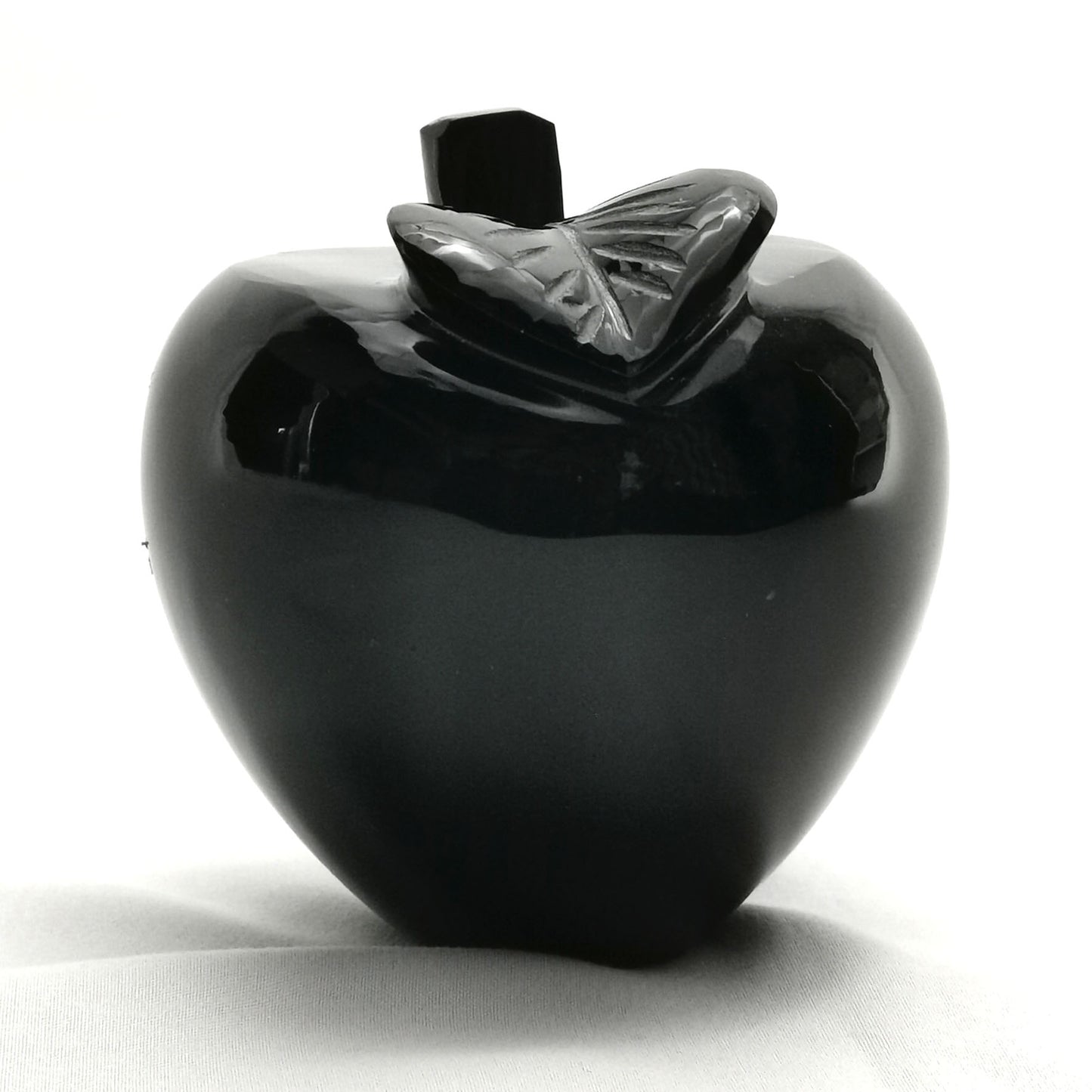 Obsidian handmade Apple / Manzana artesanal de obsidiana