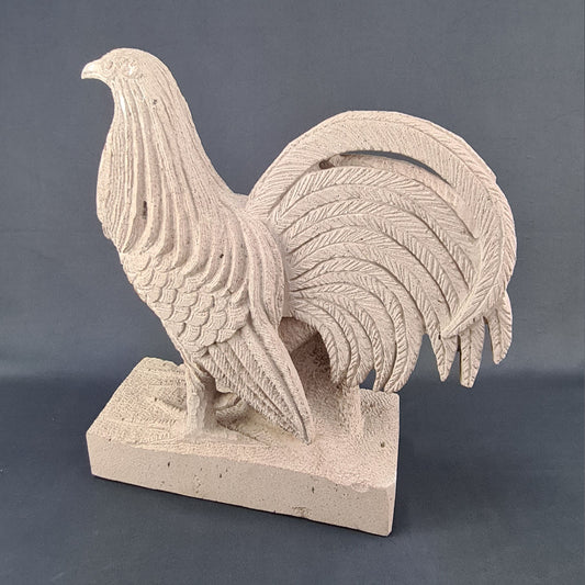 Rooster Quarry sculpture / Escultura de gallo de cantera